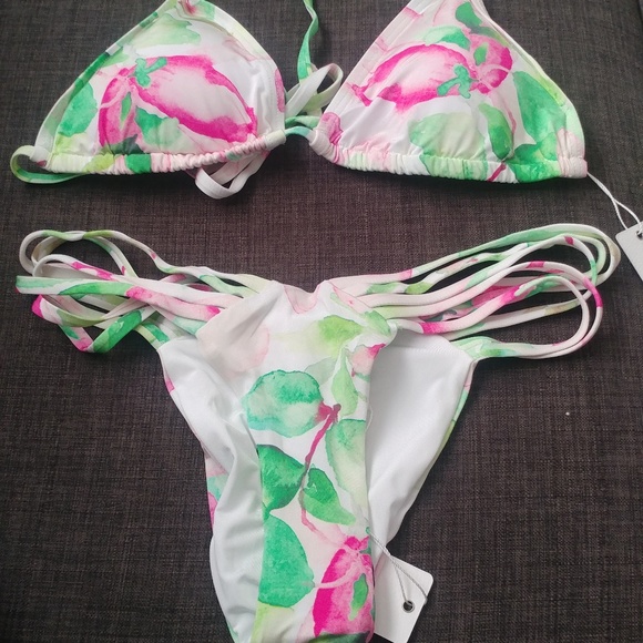 White Sands Swim Bikini Set Medium top & S bottom - Picture 4 of 7